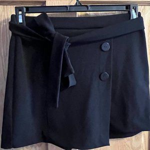 EXPRESS Black Skort